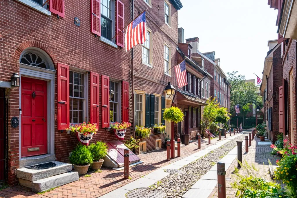 elfreths alley in philadelphia, one of the best places to vacation in usa