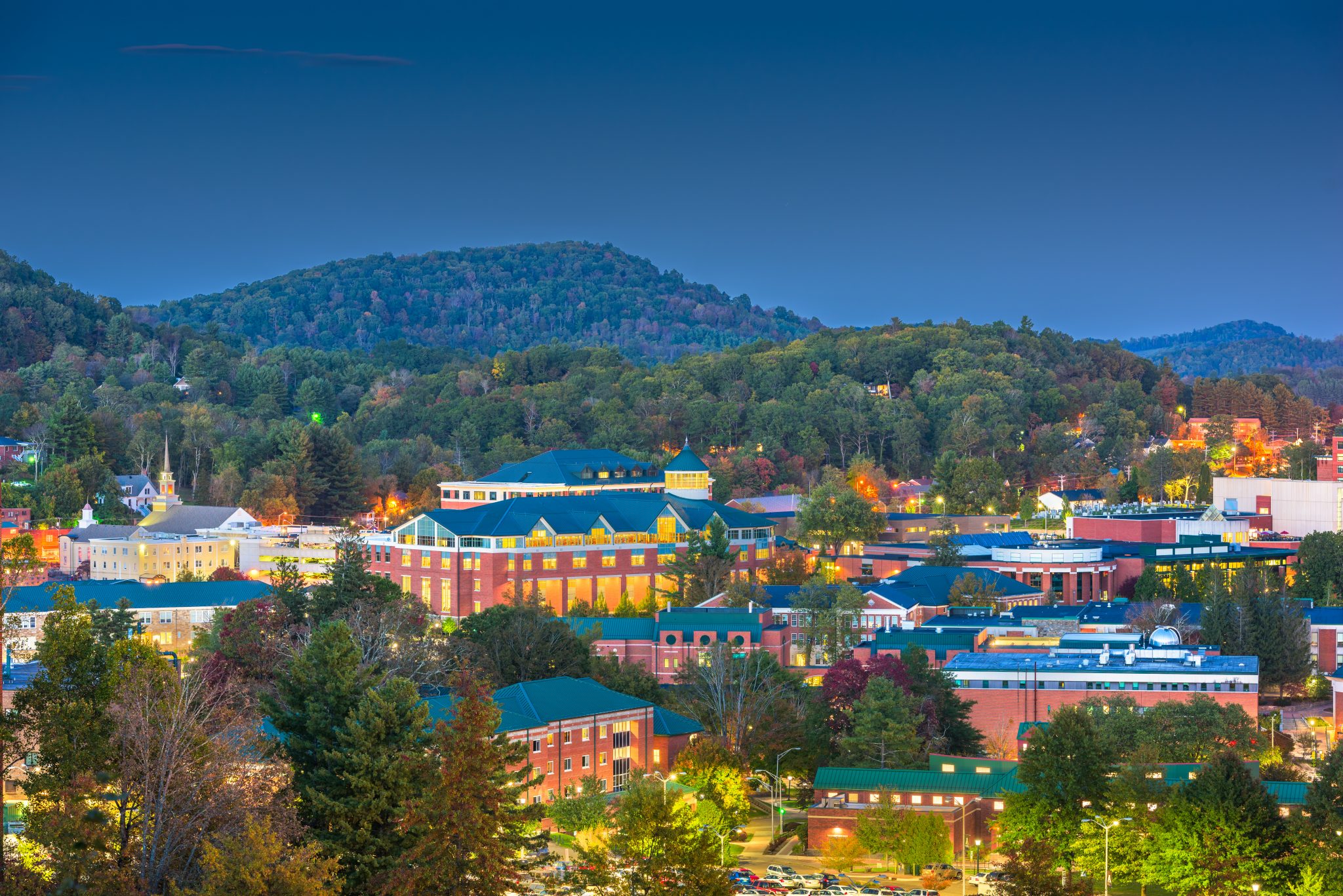 19 Beautiful Mountain Towns in North Carolina (For Your Next Vacation!)