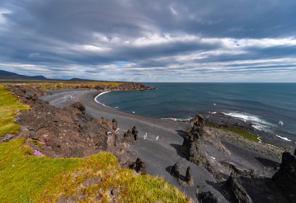 Djúpalónssandur black sand beach from above iceland 10 day itinerary