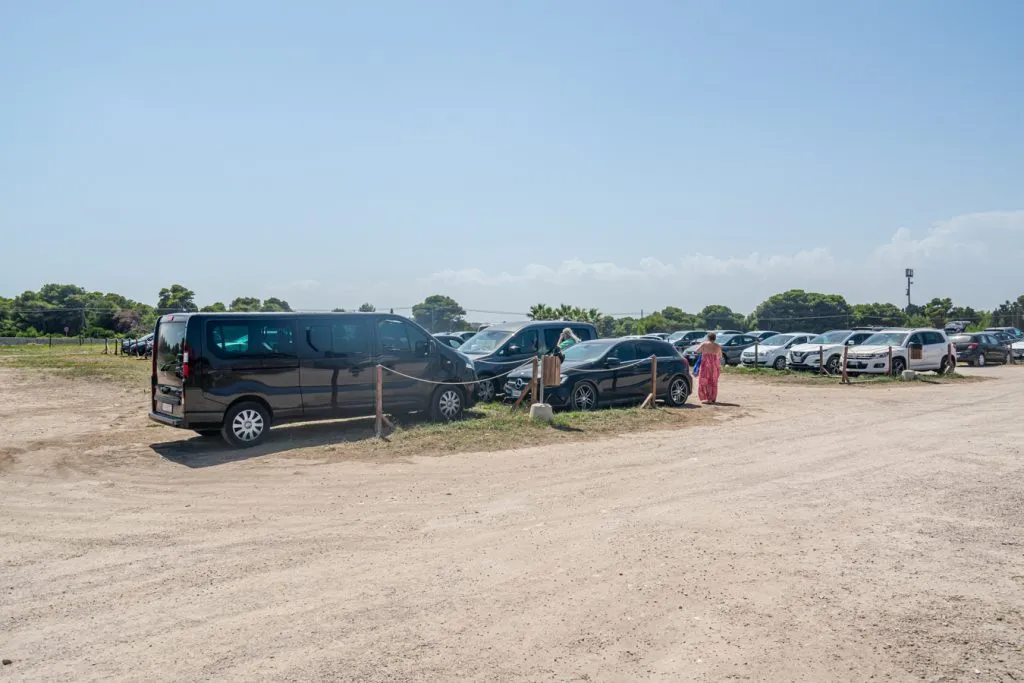 dirt parking lot near the cave of poetry puglia