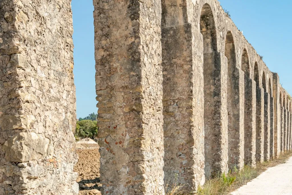 close up of obidos aqueduct