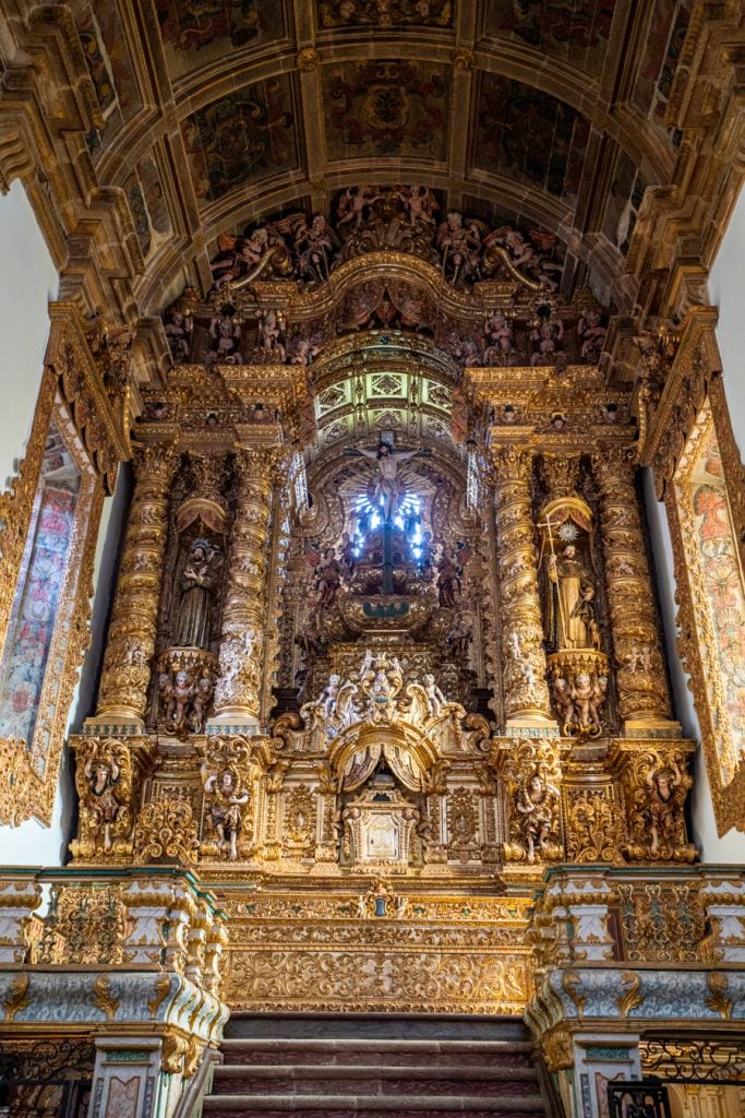 golden altar in the church of sao goncalo