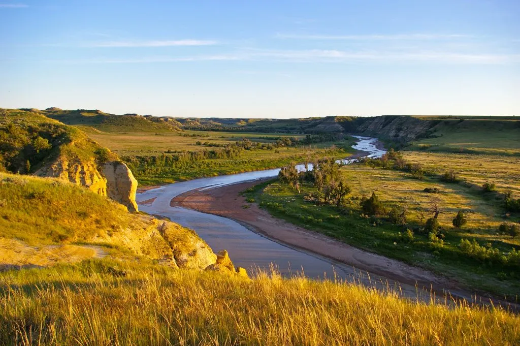 river running through the plains in north dakota road trip