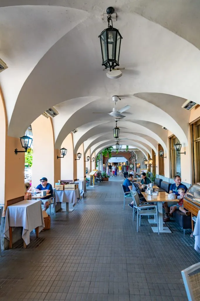 portico in bellagio italy lined with shops and restaurants