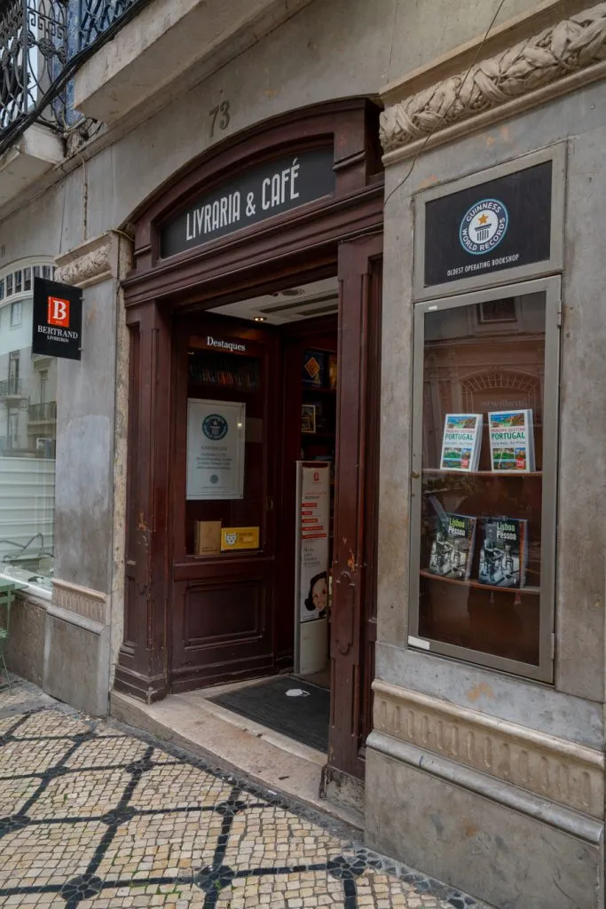 front door leading into livraria bertrand