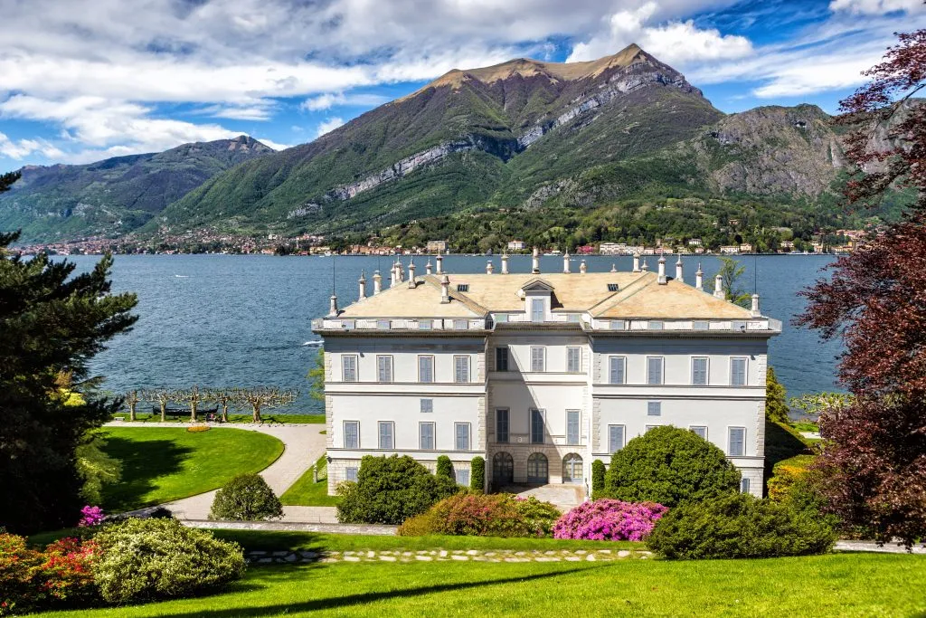 villa melzi exterior with lake como visible in the background