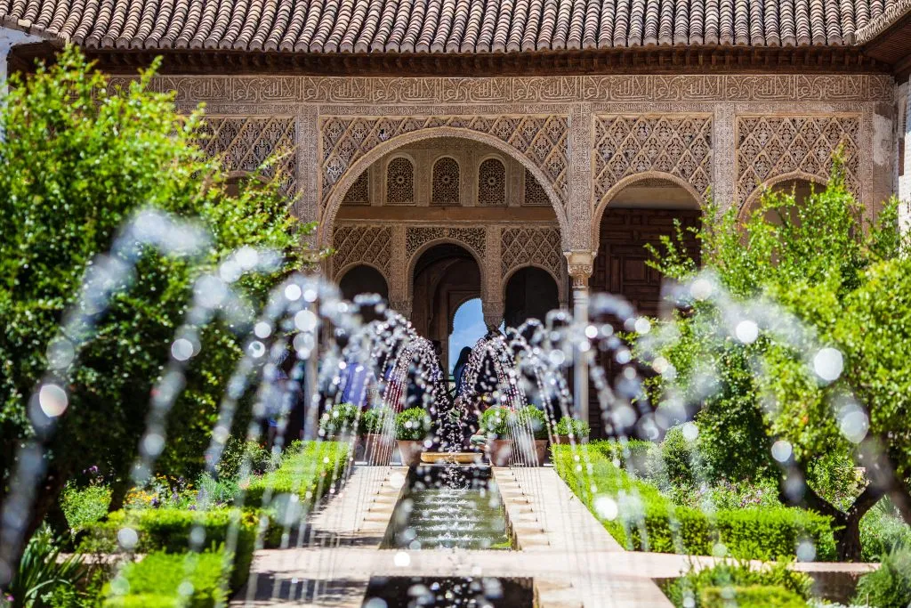 close up of fountains in generalife alhambra spain