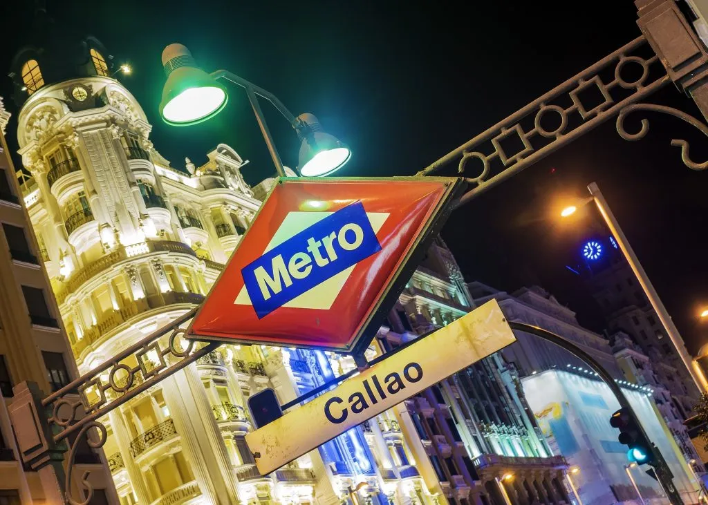 madrid metro sign photographed after dark