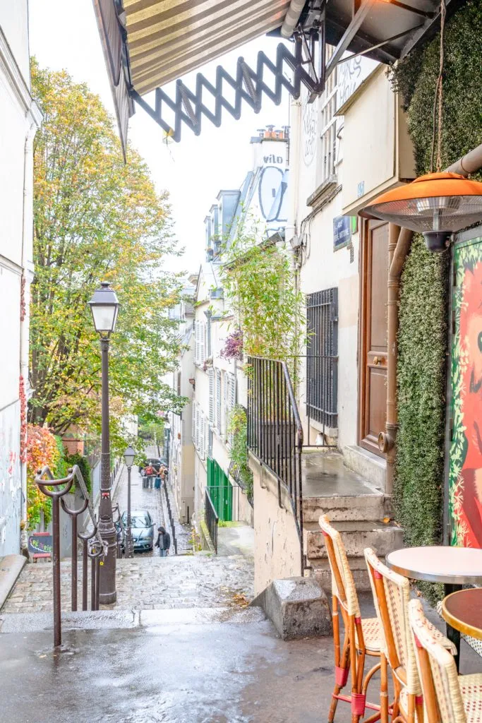 beginning of rue andre antoine as seen on a montmartre visit