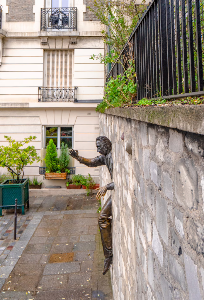 le passe-murialle statue in montmartre passer through walls