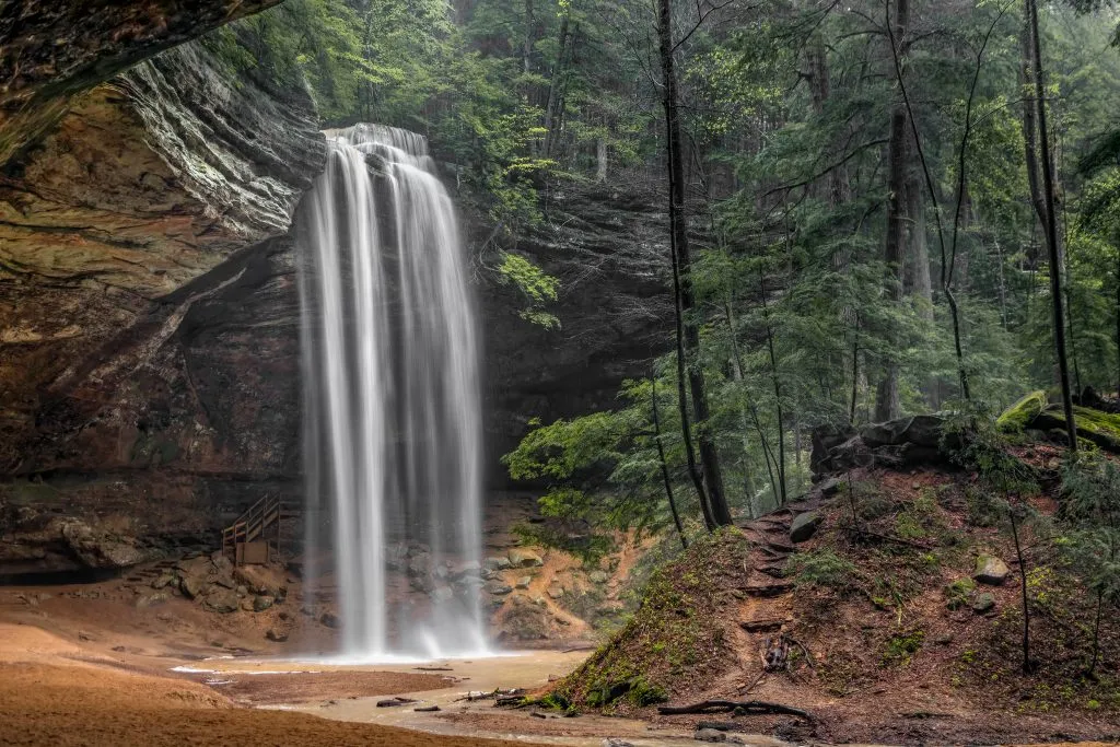 waterfall in hocking hills ohio, a fun usa summer break travel destination