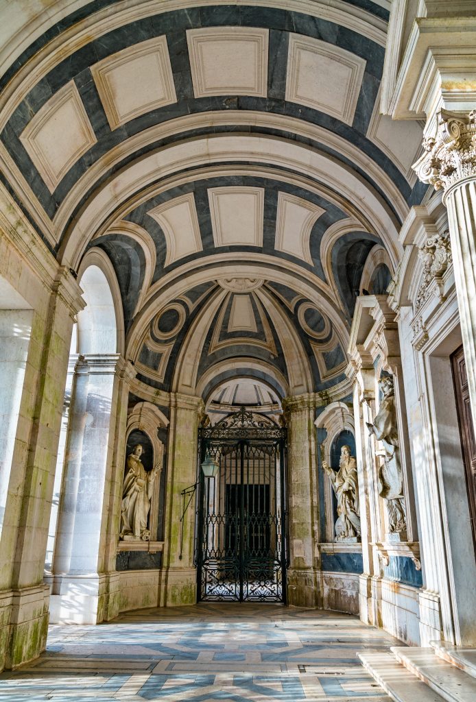 interior hallway of mafra palace