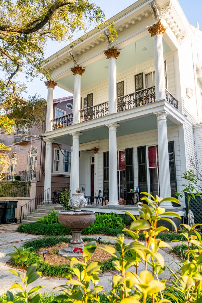 front facade of a stately home in the new orleans garden district
