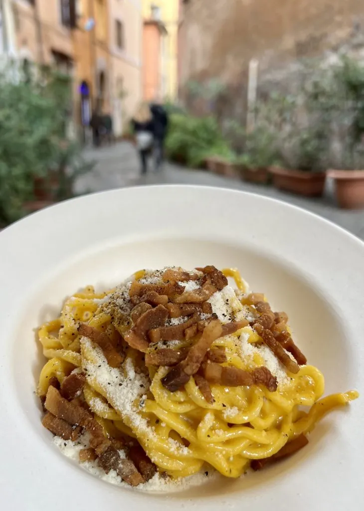 carbonara from il maritozzo rosso, one of the best places to eat in trastevere rome