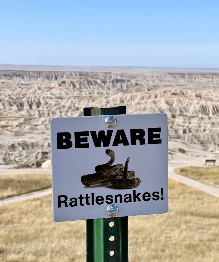 sign in badlands national park warning visitors about rattlesnakes