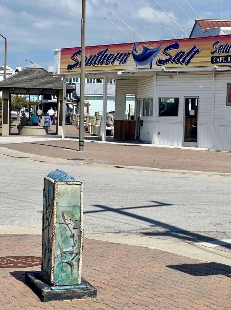 front facade of southern salt restaurant on the morehead city waterfront